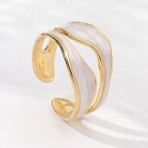 Elegant Gold and White Wave Ring